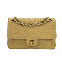 Sac à rabat Chanel beige vintage intemporel de taille moyenne