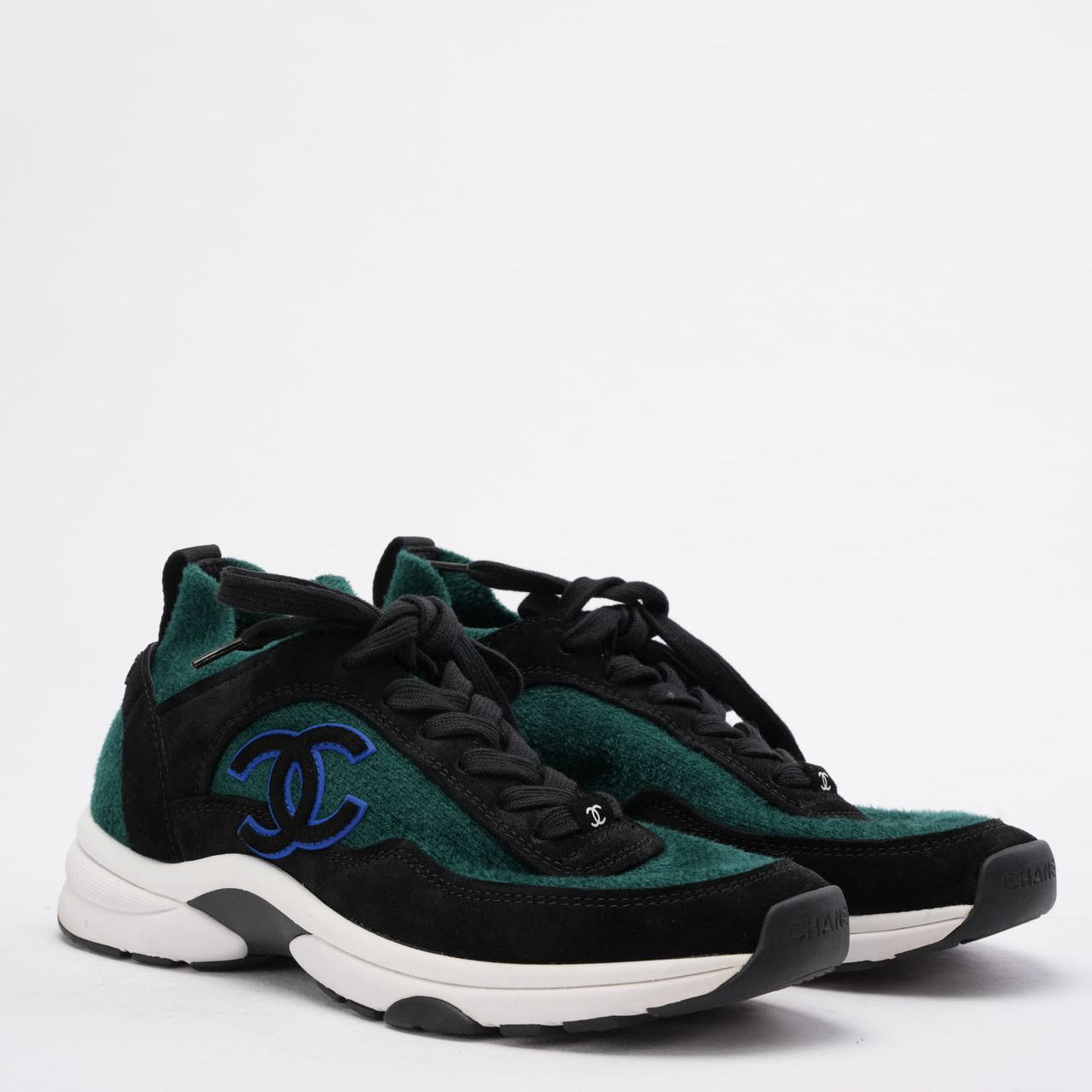 CHANEL ダークグリーン フラットシューズ Chanel Low-Top Sneakers Suede & Knit Fabric Black/Green 39 – MILOURA