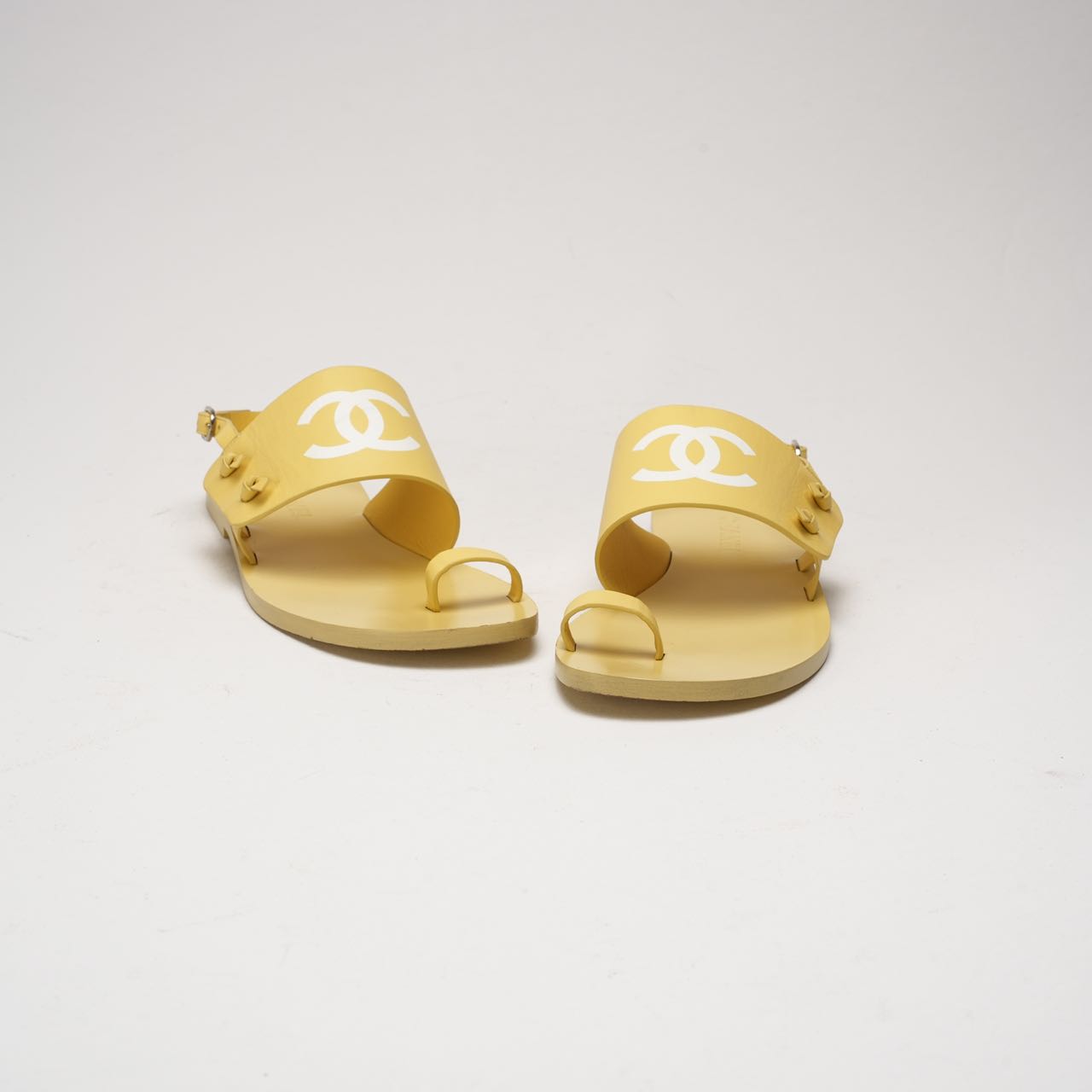 Used authentic Chanel Strap Flat Sandals Lime Yellow 38.5 – MILOURA