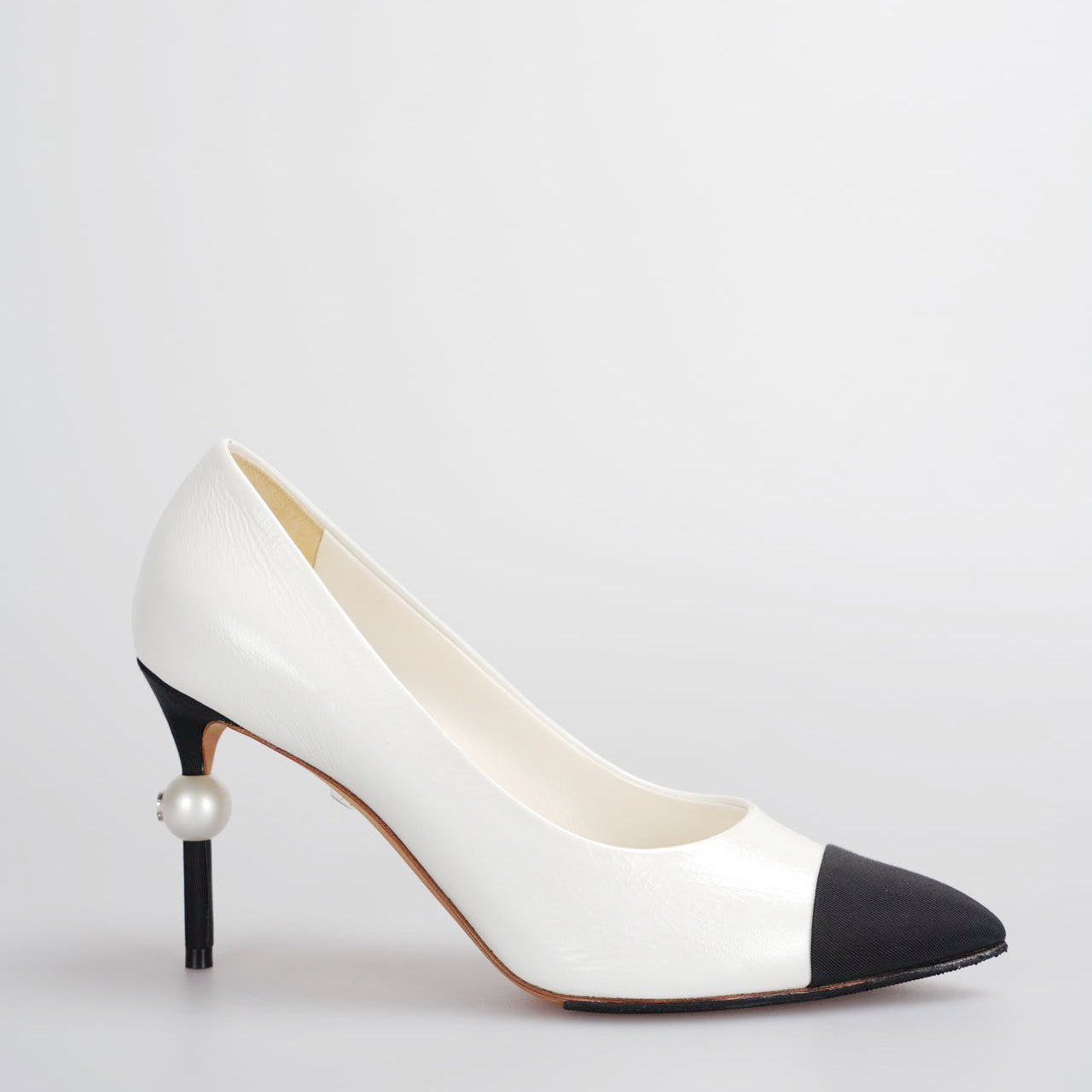 Used Chanel White Black Pumps with Pearl CC Logo 38 MILOURA