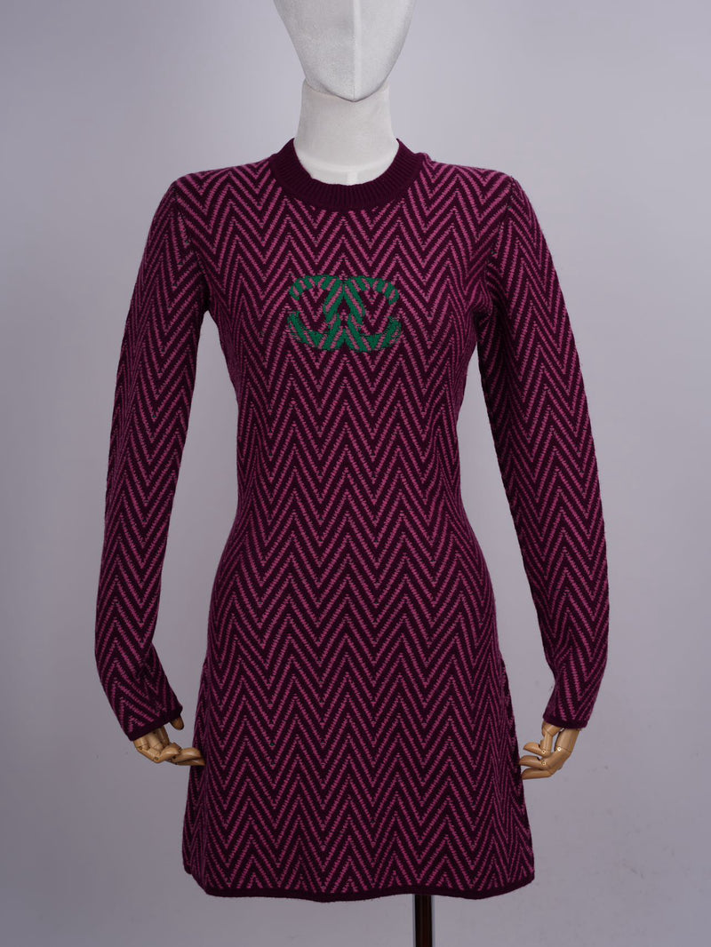 Used Chanel Burgundy and Green Chevron CC Cashmere Knit Dress Size 36 MILOURA Used Chanel Burgundy and Green Chevron CC Cashmere Knit Dress Size 36 MILOURA