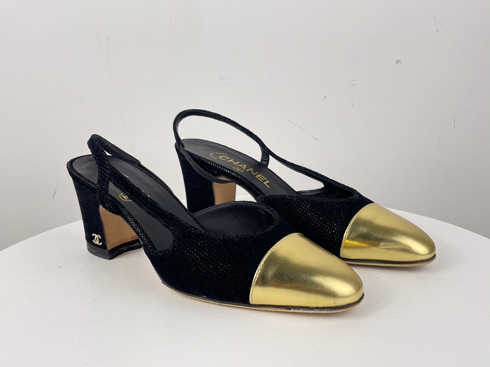 Used Chanel Tweed Black Gold Slingback Pumps with CC Logo 36 MILOURA