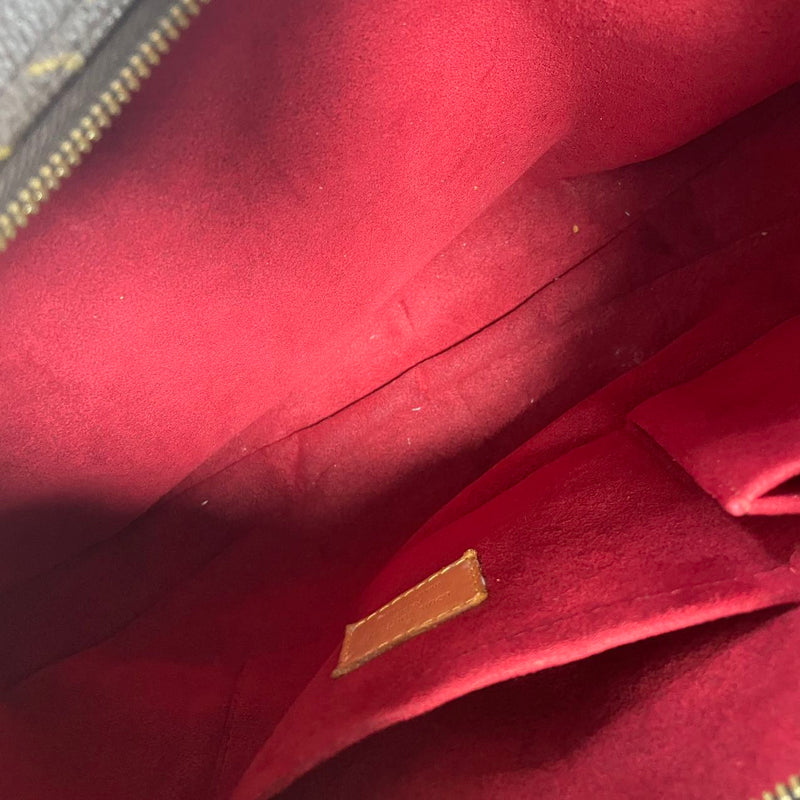 LOUIS VUITTON Croissant GM Monogram Canvas - inside view 