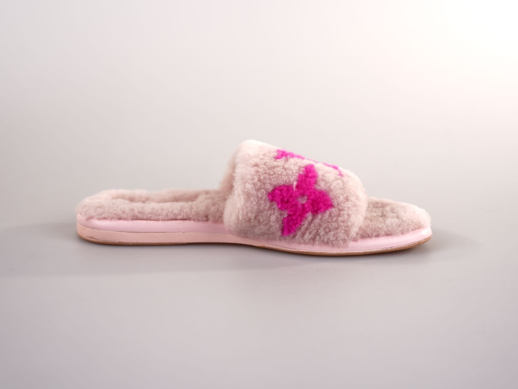 Used Louis Vuitton Shearling Magnetic Flat Mule 38 Rose Clair MILOURA