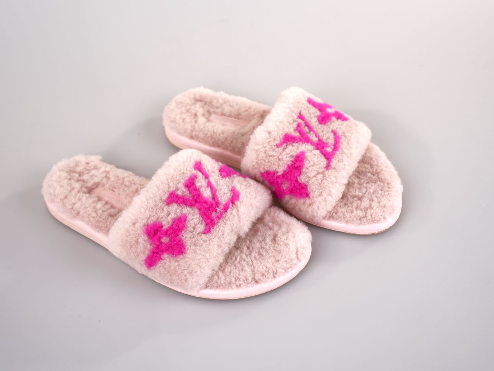 Used Louis Vuitton Shearling Magnetic Flat Mule 38 Rose Clair MILOURA