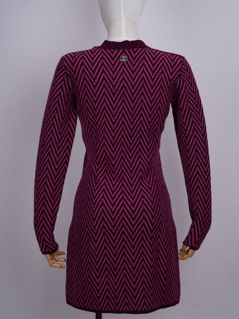 Used Chanel Burgundy and Green Chevron CC Cashmere Knit Dress Size 36 MILOURA Used Chanel Burgundy and Green Chevron CC Cashmere Knit Dress Size 36 MILOURA