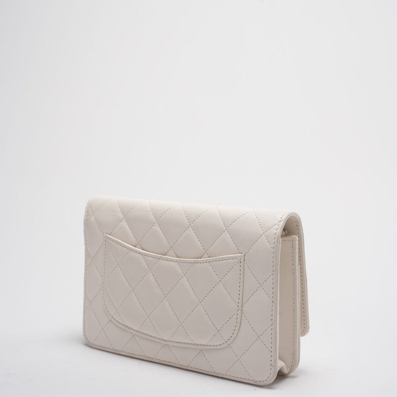 Chanel Wallet on Chain Timeless/Classique Leather Crossbody Bag in White with Silver Hardware