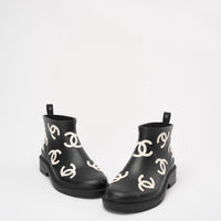 Chanel Black / White CC Caoutchouc Rain Boots Rubber 39