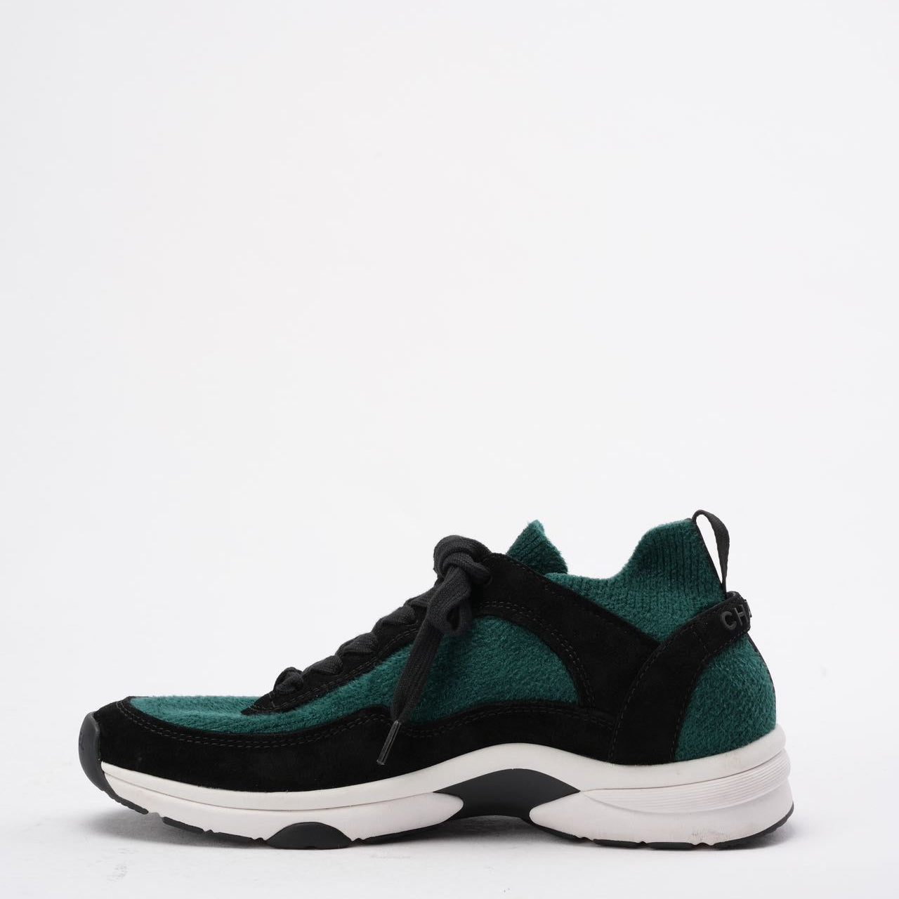 CHANEL ダークグリーン フラットシューズ Chanel Low-Top Sneakers Suede & Knit Fabric Black/Green 39 – MILOURA