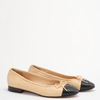 Chanel Beige / Schwarz Klassische Ballerinas aus Leder Größe 39